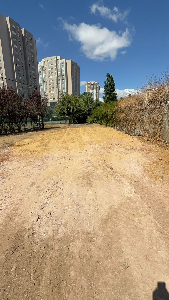 Ümraniye İlçesi,Kemerderenin Des dere kolunda 2xQ1200mm  kapalı geçilen ve yoğun yağışlarda taşkınlara sebep olan kısım; Ümraniye Şube Müdürü <a href="/rezzanzumrut/">Rezzan ZÜMRÜT</a> koordinasyonuyla, projesine uygun olarak, 40 metre 4x2mt prekast imalatları yapılarak 1.Etap çalışmaları tamamlanmıştır.