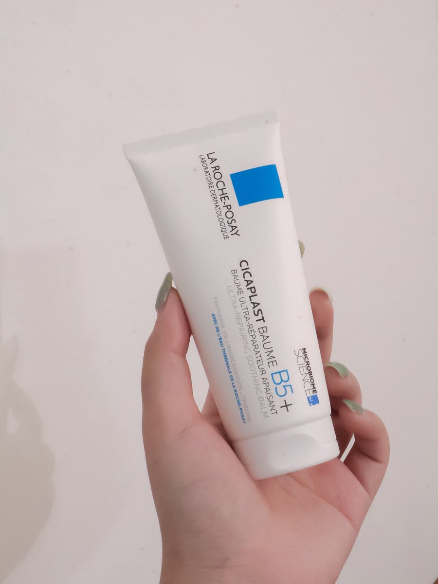 aoomsinptd's tweet image. glass skin is coming วันนี้จะมาบอกทริคทา Cicaplast Baume b5+ ยังไงให้เวิร์คสำหรับคนผิวอุดตันง่าย ตื่นมาผิวฟูฉ่ำแสง

tips &amp;amp; trick
- บีบลงอุ้งมือ 1 บีบ (เท่าที่ใช้)
- วอร์มแค่ตรงอุ้งมือ 10 วิ
- แล้วตบทั่วหน้า เน้นตบผิวให้ซึมทีละเลเยอร์

แค่นี้ก็เลย ง่ายๆแต่ต้องใจเย็น