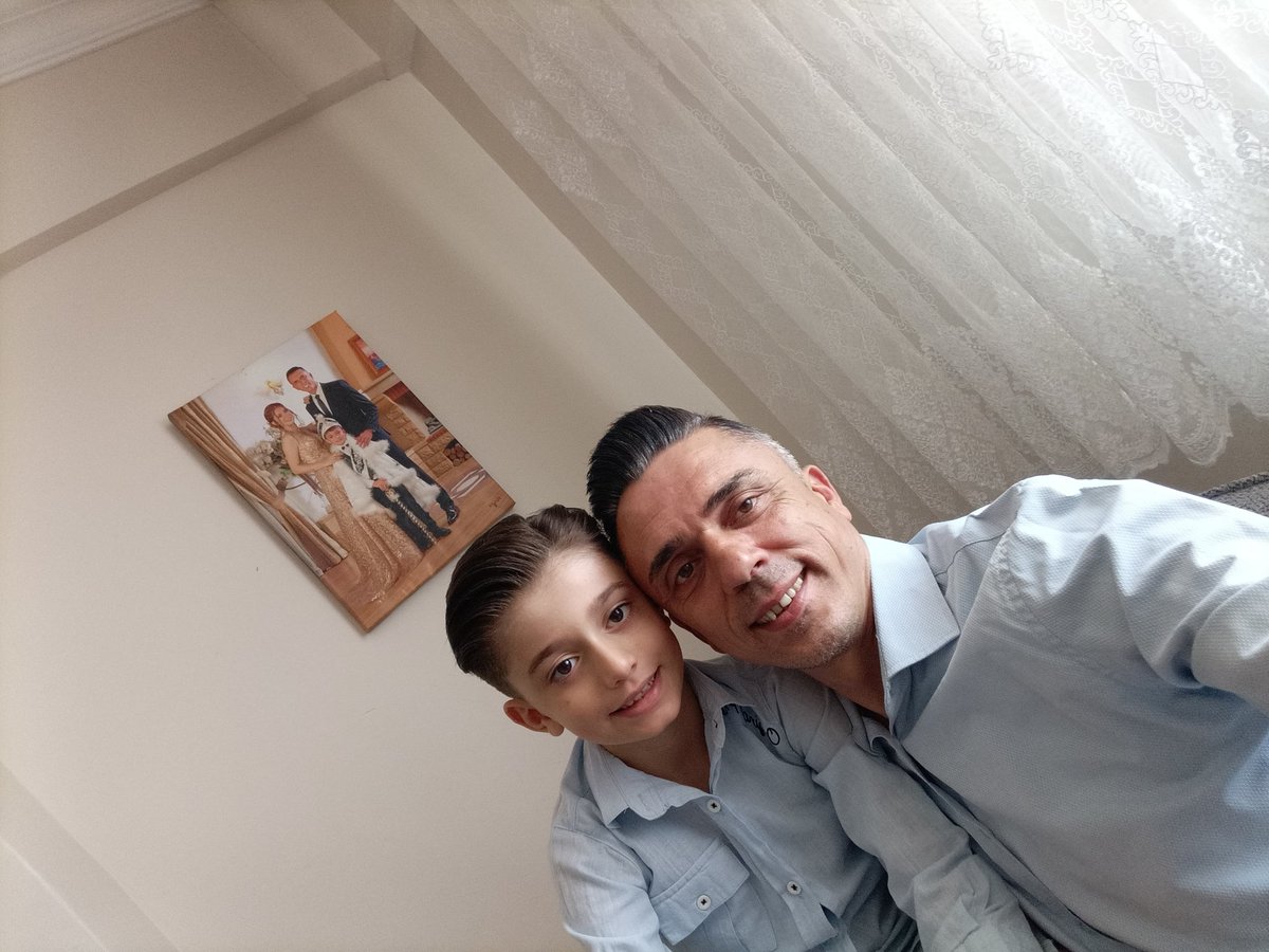 Dünya Bir yana , evlat bir yana 💞