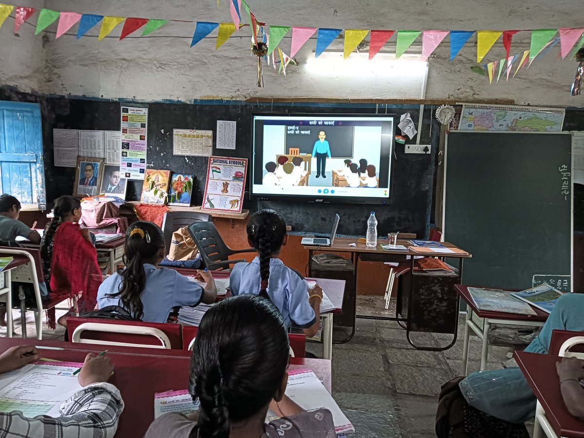 hardev_vala's tweet image. स्मार्ट टीवी मे अभ्यास कर रहे विद्यार्थी.
#Smartclass