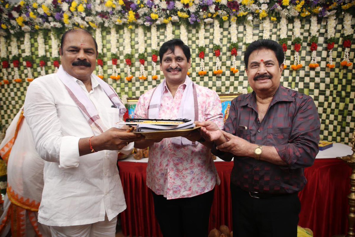 shreyasgroup's tweet image. Popular Director  #Svkrishnareddy garu’s upcoming film 🎬 #Vedavyaas launched with a formal pooja at Annapurna studios.

#Svkrishnareddy #Atchireddy #Komuripratapreddy #SVK43 #SPFilms #VedaVyaasmovie
@ChotaKPrasad #Suchitrachandrabose #Bramhakadali #medpatisrinivasreddy…