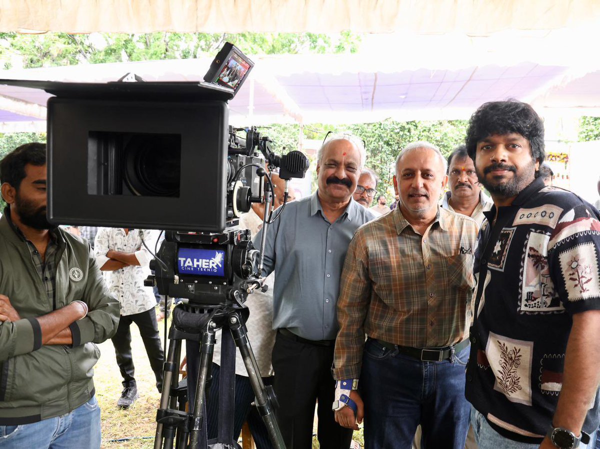 shreyasgroup's tweet image. Popular Director  #Svkrishnareddy garu’s upcoming film 🎬 #Vedavyaas launched with a formal pooja at Annapurna studios.

#Svkrishnareddy #Atchireddy #Komuripratapreddy #SVK43 #SPFilms #VedaVyaasmovie
@ChotaKPrasad #Suchitrachandrabose #Bramhakadali #medpatisrinivasreddy…