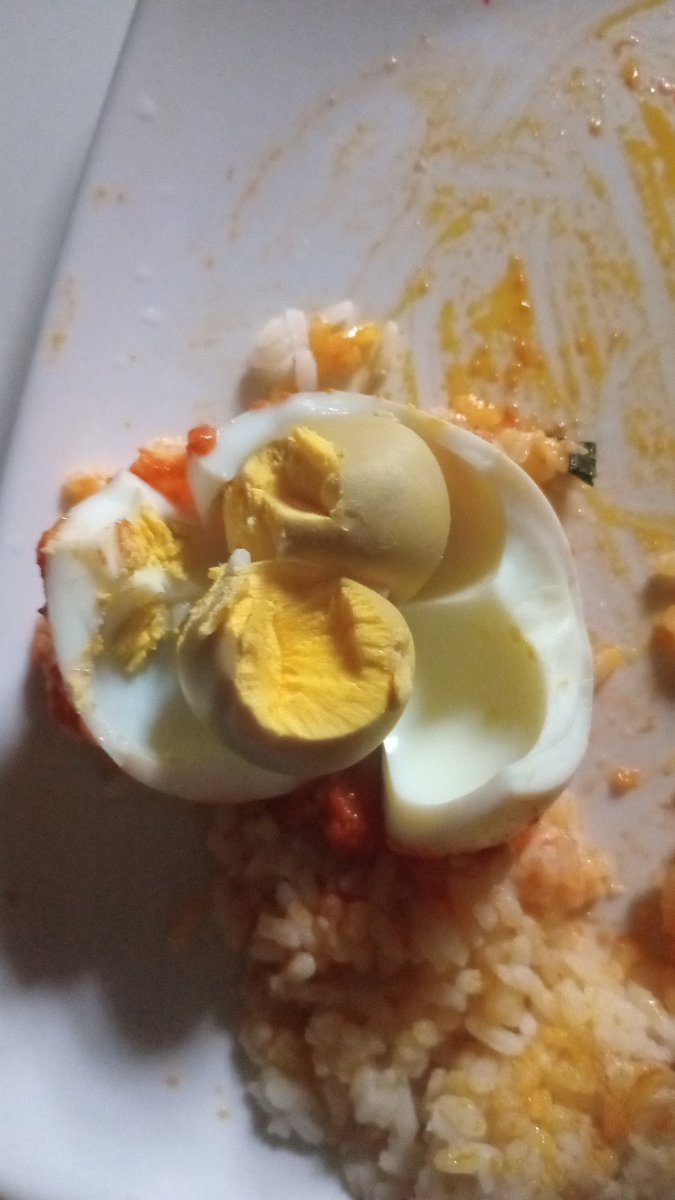 KennyD3799's tweet photo. Have you guys ever seen this before? 😳 A boiled egg with twin yolks inside! As a twin myself, this really surprised me 😂🥚👯‍♂️ #DoubleBlessing https://t.co/5c4182YOgz