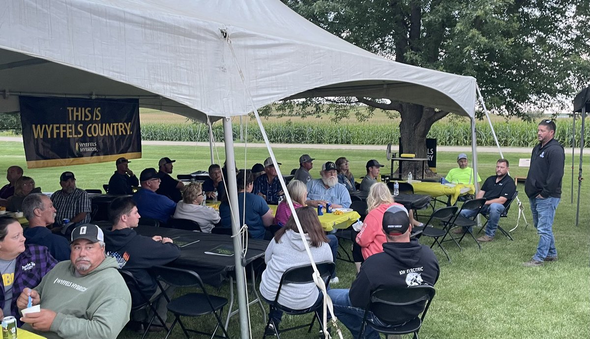 QuadeSteve's tweet photo. Another great night in northwest Illinois for @WyffelsHybrids! Thank you to our great customers for joining us! https://t.co/tzXaP2PiOH