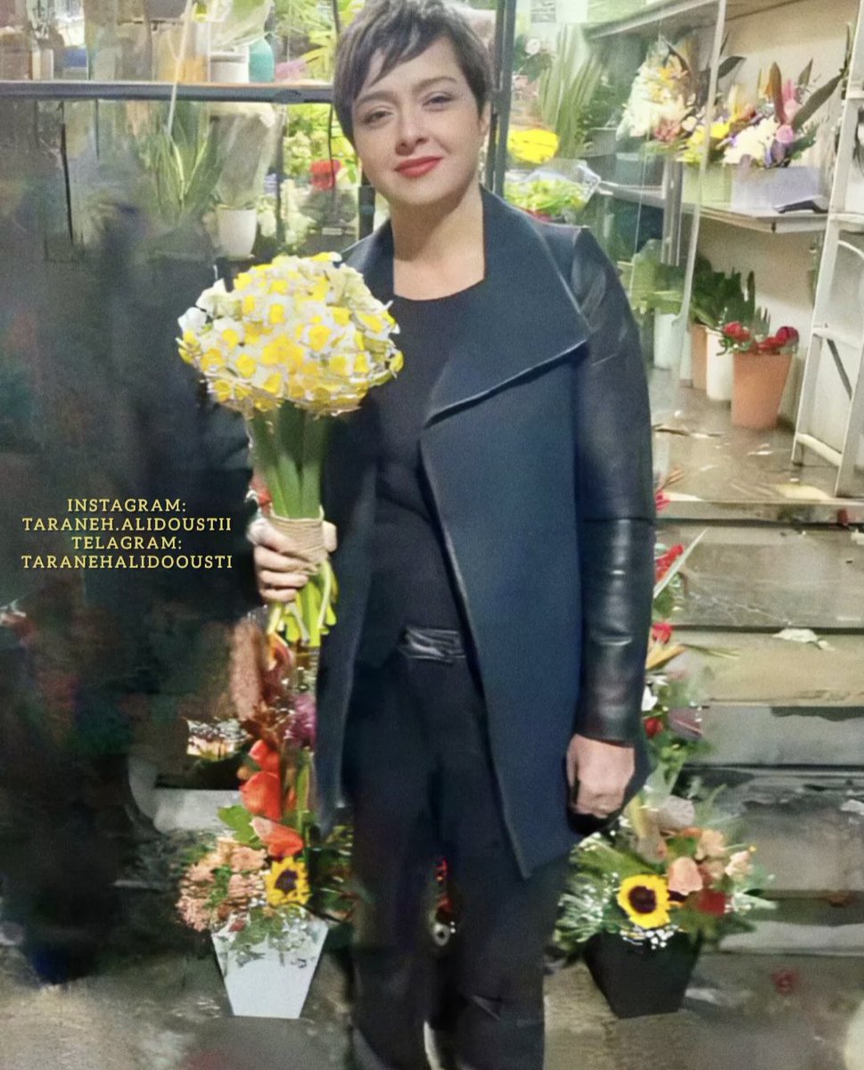 تو این روزای آخرشون که مثل همیشه جز عذاب چیزی برای مردم ندارن، ترانه‌ای انقلابی روحیه‌امونو بالا می‌بره…
#ترانه_علیدوستی