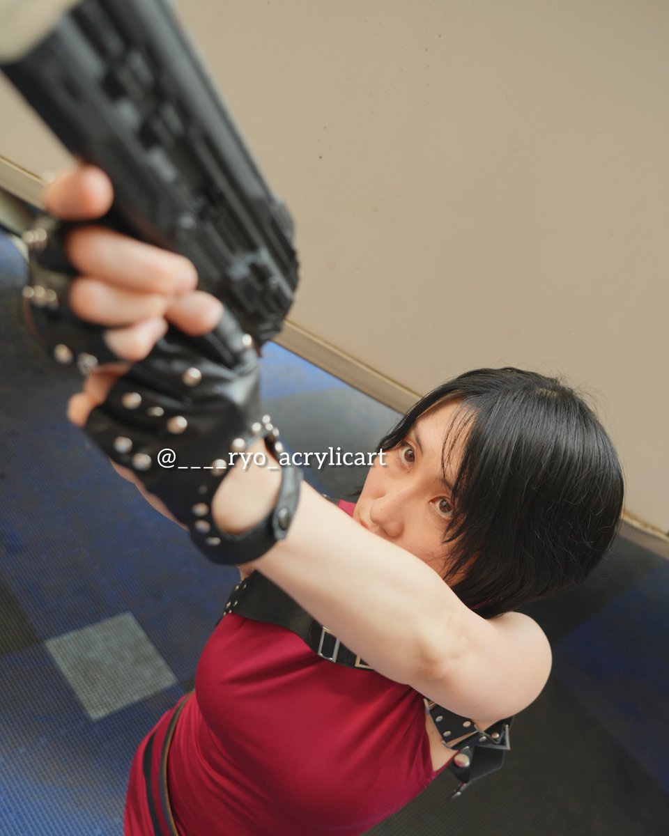 _Ryo_kay's tweet photo. こちらもポージング指導されながら撮影頂いた超かっこいい写真
#AdaWong  #biohazerd #バイオハザード　#cosplay #コスプレイヤーさんと繋がりたい https://t.co/Z4stKML7l2