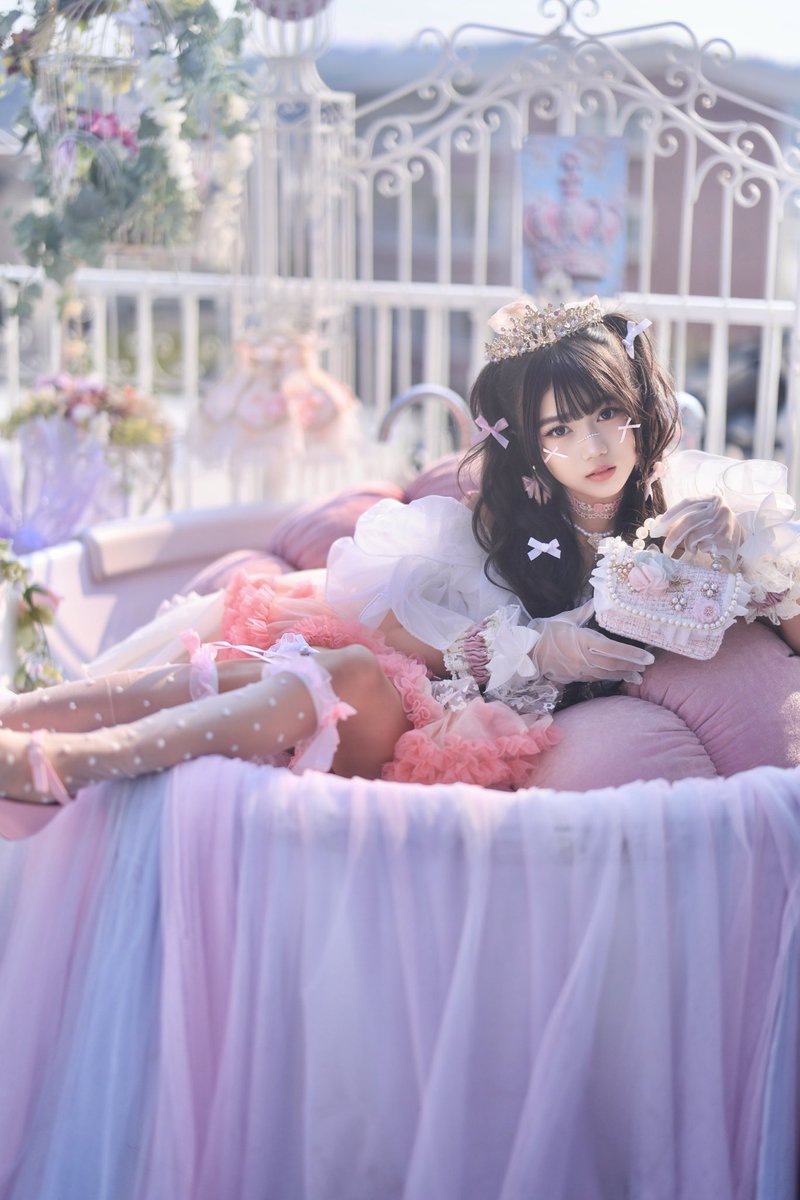 ビビアナコンテスト(ミスコン3位)とフォトジェニック賞を頂いて、やっとやっと撮影して頂きましたぁ✨️ここみんプリンセスに大変身👸👑💍💖めちゃくちゃ可愛くしてもらっちゃった( ´,,•ω•,,`)💓💞
夢のような時間だったなぁ😍
おやちゅみ😘
#ガーリーエンジェル