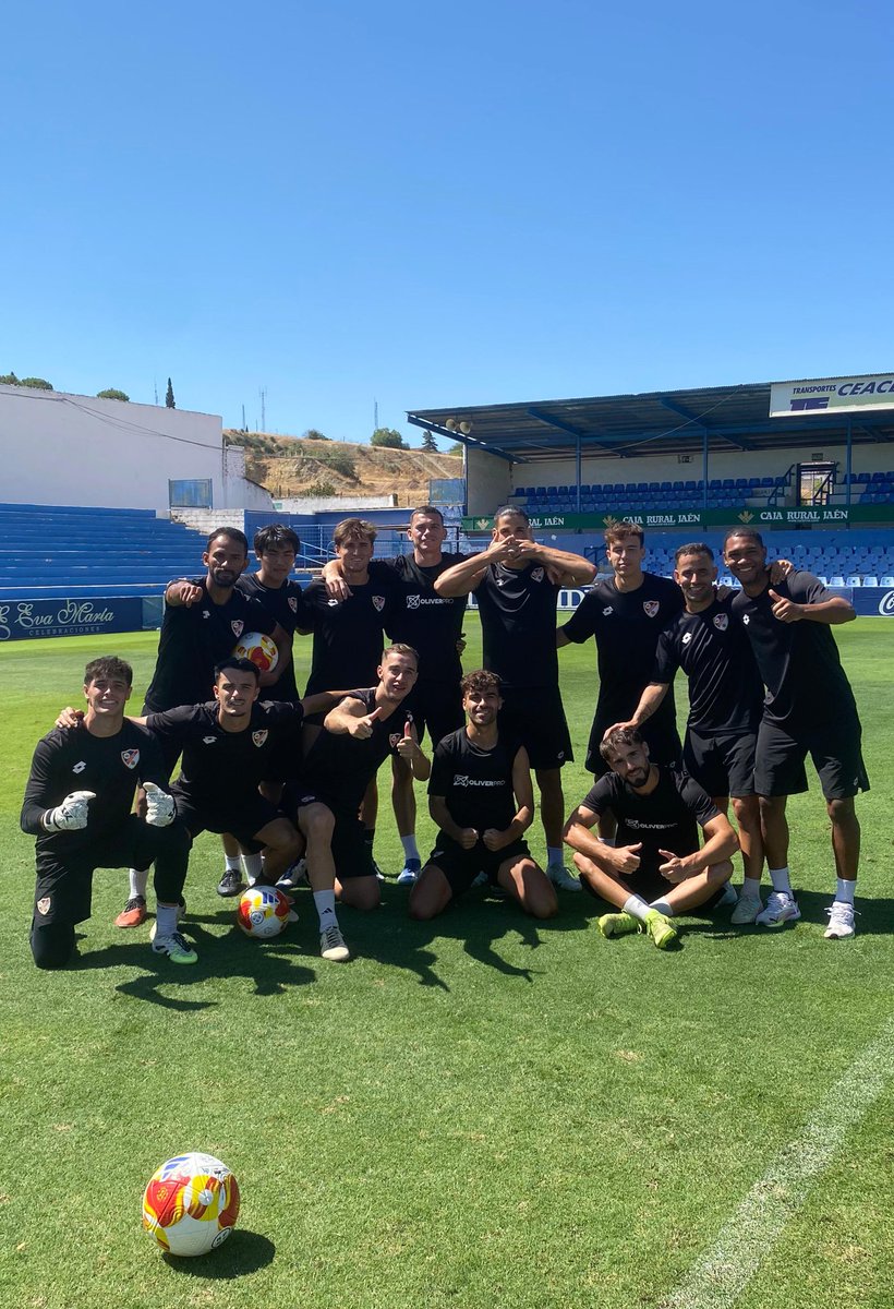 Jueves de 🏆
<a href="/Linares_Dptvo/">Linares Deportivo 💙⚒</a>