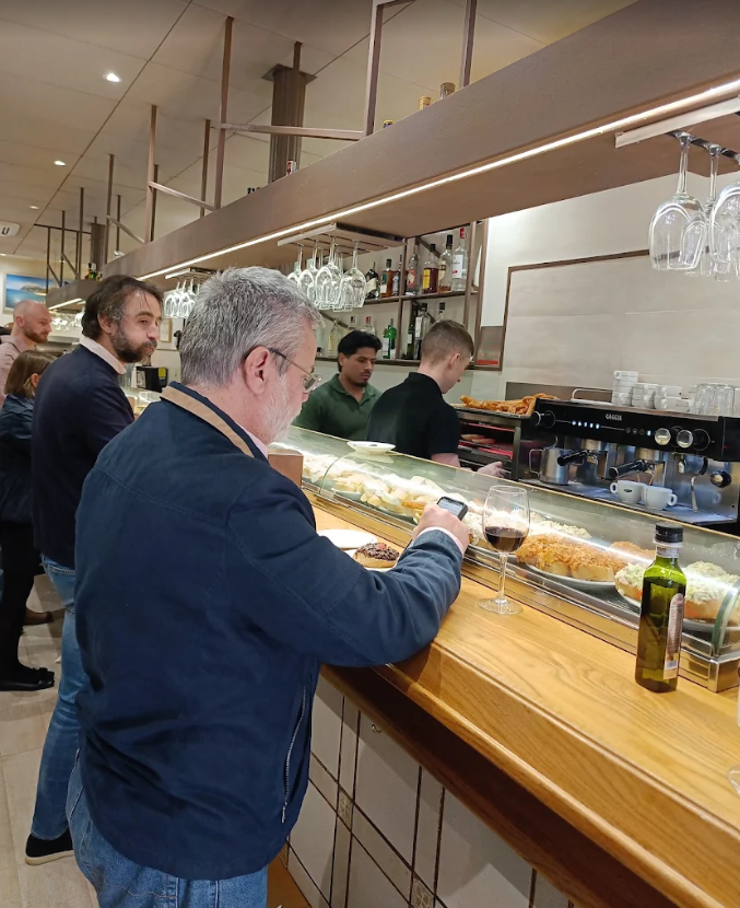 JuruchaBardetap's tweet image. ¡El merecido respiro y la cuenta atrás han llegado a su fin! 
Jurucha.com/tapas

#bardetapas #pinchos #baresdemadrid #sitiosenmadrid #aperitivosmadrid #barriodesalamanca #foodmadrid  #septiembreenmadrid #comerenmadrid