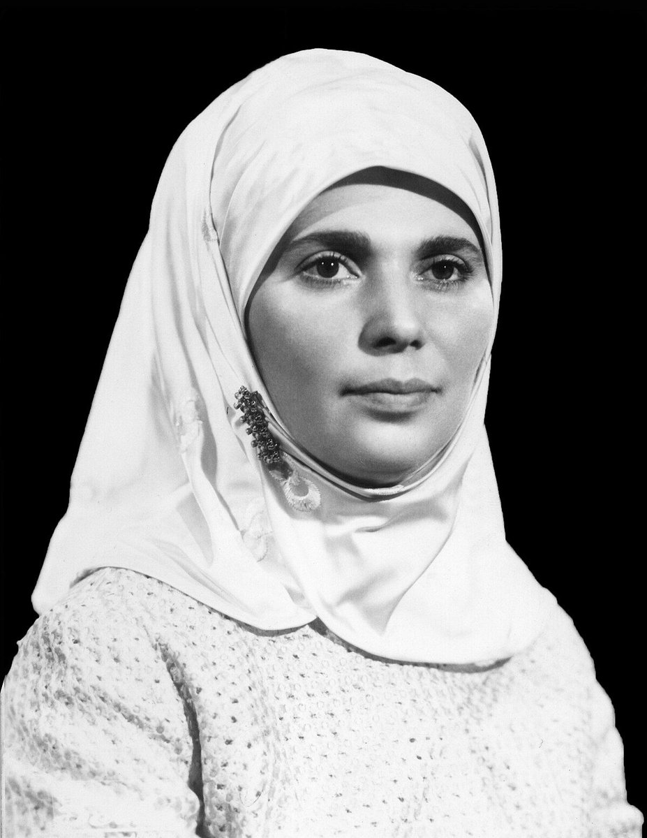 Kalemiyle, duruşuyla ve inancı uğruna verdiği mücadelesiyle bir nesle örnek olmuş, eserleriyle gençliğe yol göstermiş kıymetli bir dava insanı olan Şule Yüksel Şenler Hanımefendi'yi Vefatının seneyi devriyesinde rahmet ,minnet ve hürmetle yad ediyorum. 

<a href="/AKKadinSisli/">AK Kadın Şişli</a>