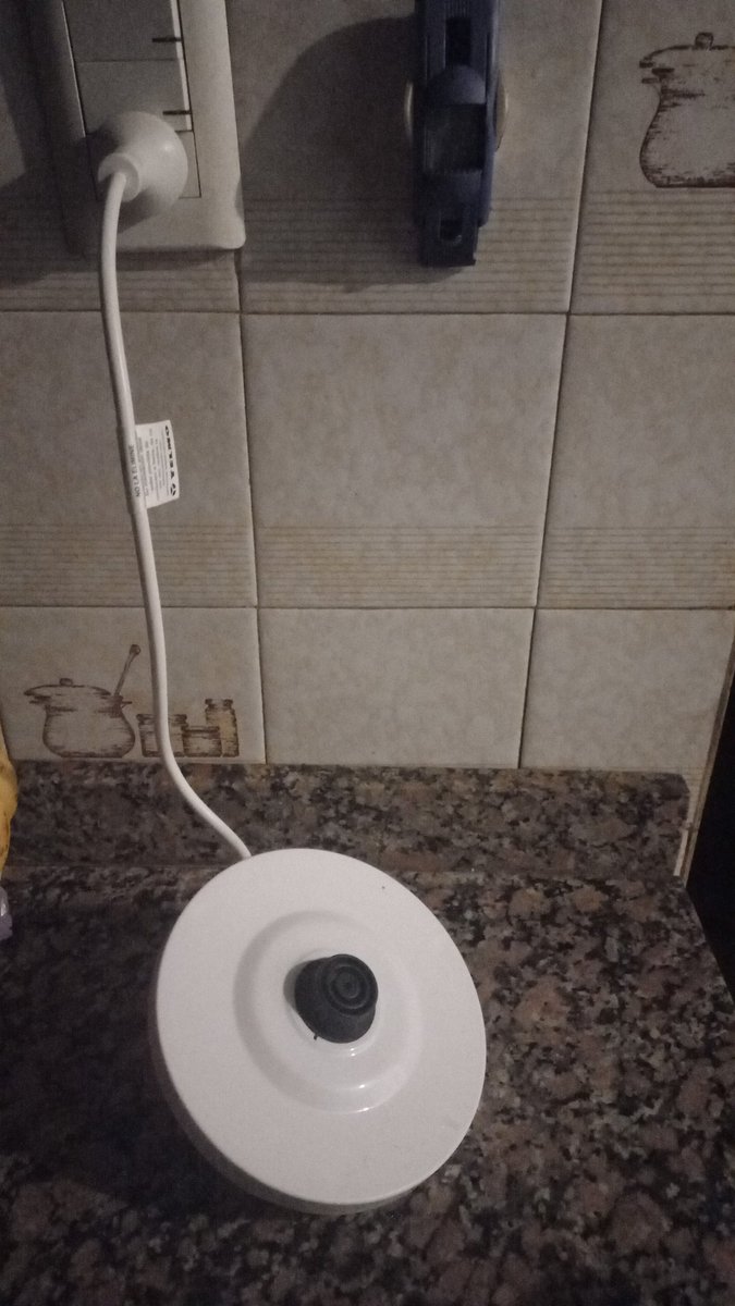 gapfb's tweet image. #FIRSTRATE para #YELMO, Se quedaron cortos con el cable, no llega a la mesada.... o es para pava "aérea"
Además NO lo reconocen como "defecto"..