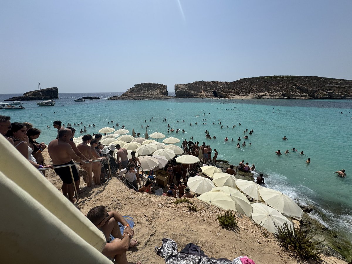 merKKur's tweet photo. The mass-tourism in one picture at #bluelagoon #Comino #Malta https://t.co/94xDt9Zroh