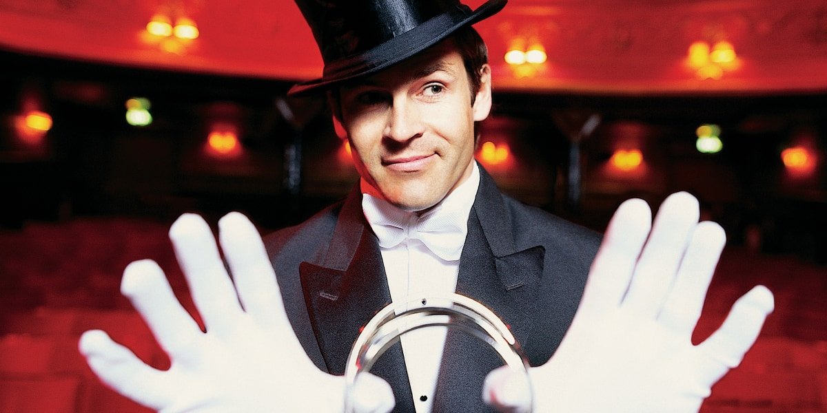 NazologyInfo's tweet image. あらゆる職業の中でマジシャンは最もメンタルが安定している！その秘密とは？
nazology.kusuguru.co.jp/archives/138713

俳優や芸人はうつ病になりやすい傾向がありますが、英AUは表現者どころか一般人と比べてもマジシャンは有意に精神疾患リスクが低いと報告。なぜマジシャンはメンタルが安定しているのでしょうか？