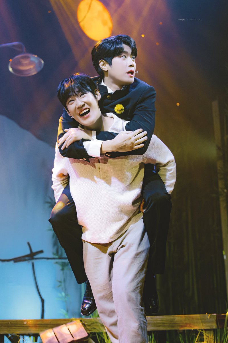 250820 낮 민들레 피리   
M5. 하늘과 바람과 별과 시   
윤동주 #박영수 ｜ 윤일주 #이동수 

. ˚
*  * 　　　 ⊹  ˚  .    　　.
⊹  ·  ✧ 　　　*    *
. 　　  ⊹  ✦  　 ✵  　　　　　*
* .　  ·
. 　 　  *