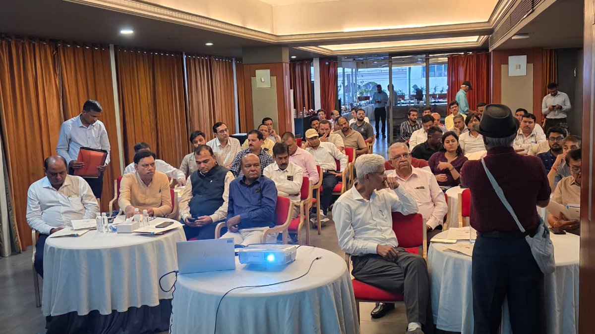 minmpmsme's tweet image. Under #RAMP, a stakeholder meeting for the upcoming VDP with Hindustan Aeronautics Limited (HAL), Nashik was organized in Indore, enabling MSMEs to explore HAL opportunities &amp;amp; procurement processes. The sessions were held in collaboration with @NITTTRBhopal .

#RAMPMP #GoMP #MSME