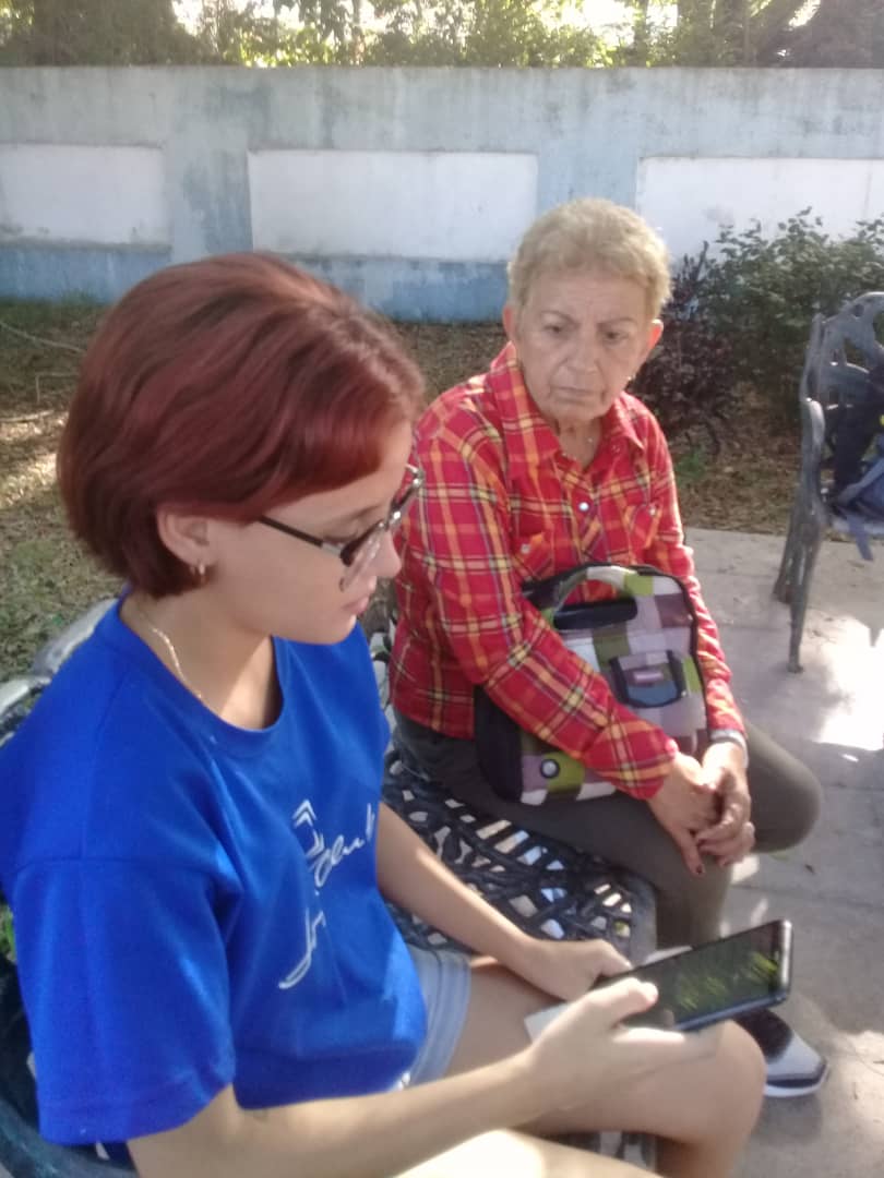 Realiza #JovenClubSantaClara Feria Tecnológica donde se aclaran dudas sobre  trámites e instalación de aplicaciones de uso actual.
#JovenClubXCuba #JovenClubInformatiza