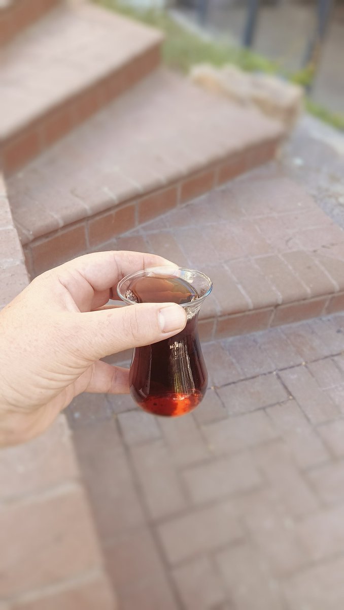 İnanın ki;
‘Benden kıymetli değil’
demeye başladığınız an,
her şey daha da güzelleşiyor.

Boş verilmesi gereken dünler,
İçilmesi gereken çaylar
Sevilmesi gereken insanlar var... 🤗