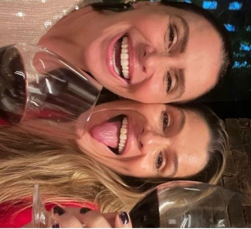 feliz aniversário amorrr, dia da melhor central, da melhor psicóloga e da maior fã do luan santana, que seu caminho brilhe muitoo, te amo e agr a gnt n pode nem brigar pq temos algo juntas KKKKKKKKK <a href="/vivosinais/">helo 🌪</a> 🩷🩷