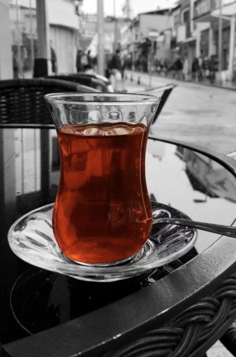 Tahammülümüz sadece geleceğimiz içindi 
Sevdiğimizden değil