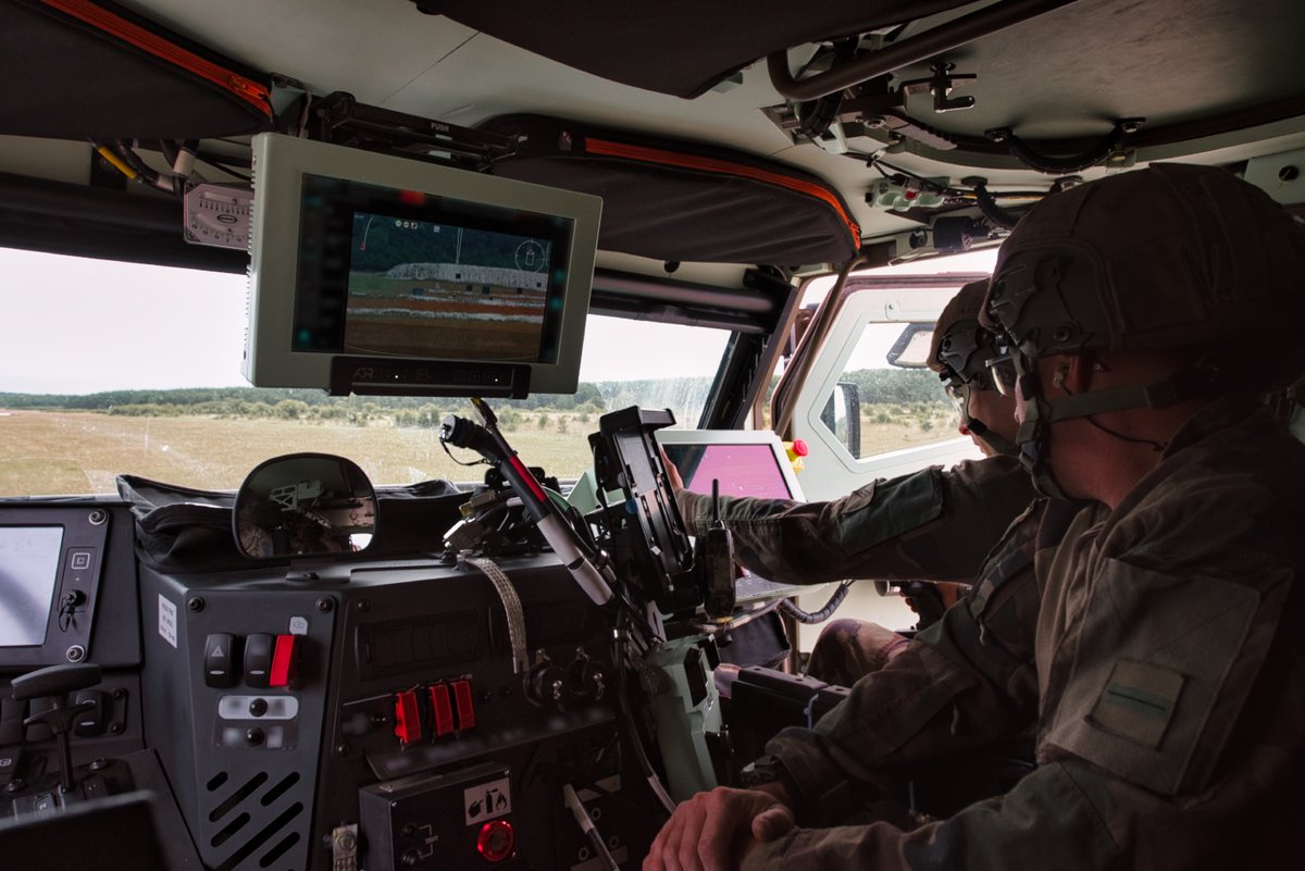 Premier tir d'un #GRIFFON ELI (équipe légère d'intervention) pour le #8eRMAT ce matin à #Suippes. Conduite de tir au top, retour image de qualité et précision terrible à bonne distance😮. Avec un tireur protégé, c'est un système redoutable d'efficacité... 🇫🇷#jeudiphoto
