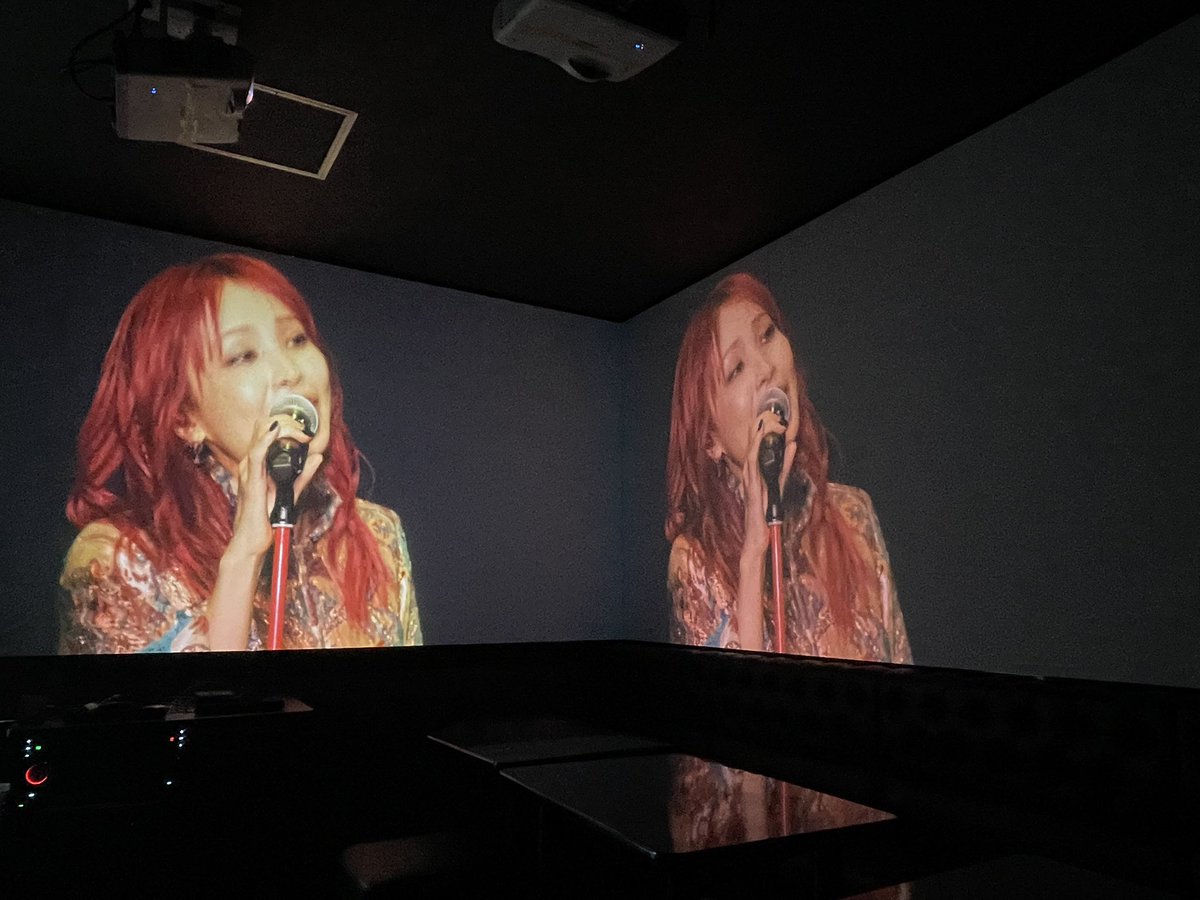 krky0011's tweet image. 課金して2つの特大スクリーンでLiVE鑑賞🍸💿

#COCKTAiLPARTY 
#SOUR