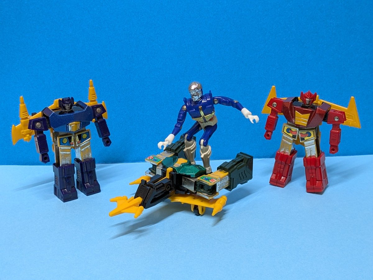 #ミクロマン
ニューミクロマン
ミクロロボットW！

仮面ライダーWとは違い
上下合体！
3種3色全9体有るが
全種揃うことはあるのだろうかｗ

3枚目
立たせるジョイント
あるじゃな〜いｗ
こうかな！