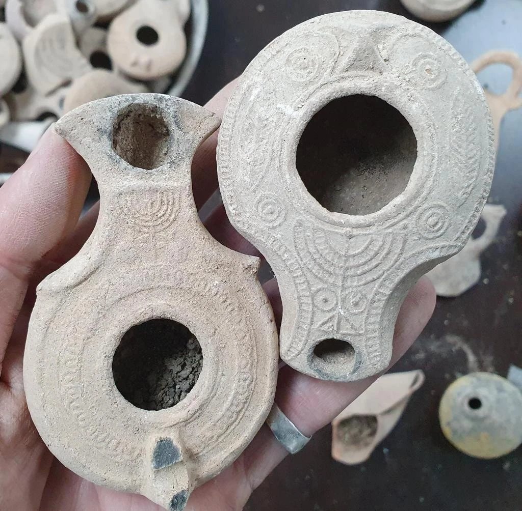 What happens when ancient history is under attack?

Archaeological sites in Israel, specifically Judea and Samaria, face looting and vandalism, mainly by Arabs. This is a threat to Jewish heritage and world history.

Here are five shocking examples. 🧵👇