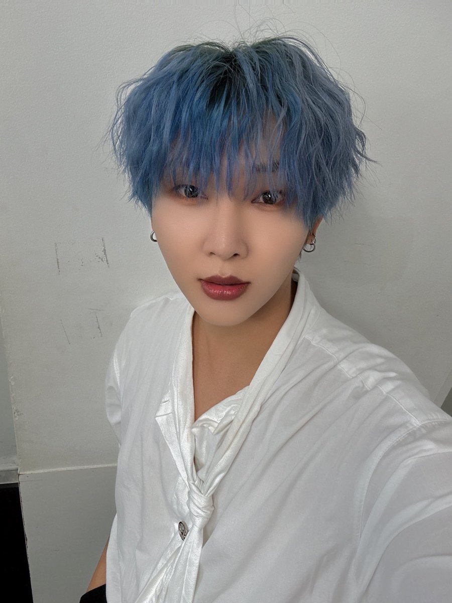 WAKER_official's tweet photo. 어느쪽이 좋앙? 🤍🖤

#WAKER #웨이커 #ウェイカー
#고현 #KOHYEON #コヒョン https://t.co/v3omzRzPB1