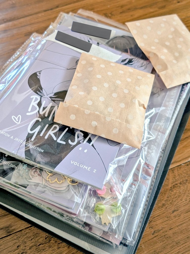 I will be closing up Vexpo preorders tomorrow as I need to organise and pack up everything this weekend! thank you for all the orders so far 💞 (also happy that so many of you are bunny enjoyers!!)