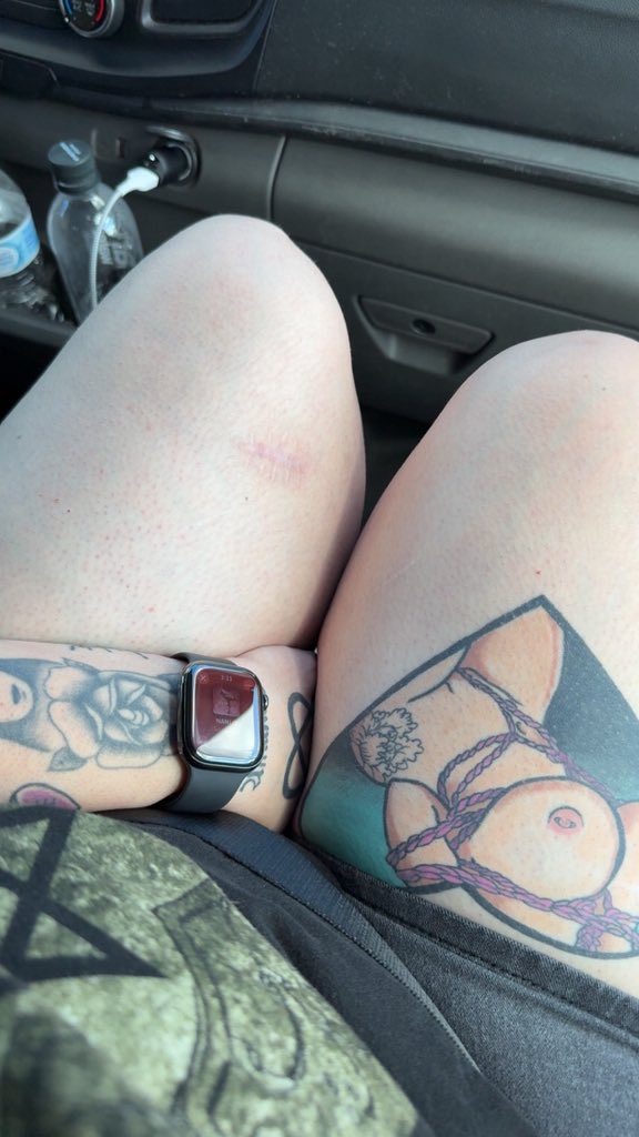 Morbid_Mus3's tweet photo. How is everyone’s day going so far? 

#gothbabe #emo #lewd #alternativegirl #F4F #inked #tattoolovers https://t.co/HKpAhStJfK