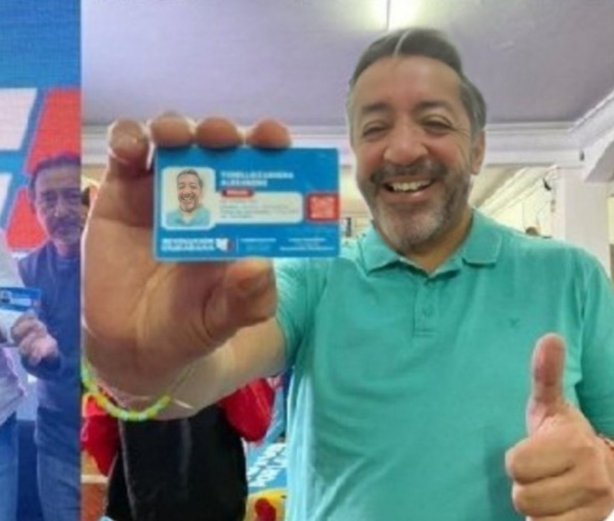 El costo de decir la verdad y no tener precio. En serio creen que con un montaje me van a callar borreguitos morados? Y si en vez de trucar fotos, se dedican a llevar medicina a los hospitales, para que no mueran más niños?