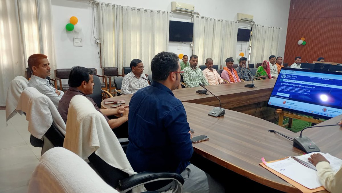 आज मुख्यमंत्री मत्स्य संपदा योजना की विस्तृत समीक्षा की गई एवं लाभार्थियों का चयन हेतु आवेदकों की उपस्थिति में पोर्टल से रेंडमाइजेशन किया गया। <a href="/CMOfficeUP/">CM Office, GoUP</a> <a href="/UpRuralDev/">U.P. Rural Development Dep</a> <a href="/ChiefSecyUP/">S.P. Goyal, Chief Secretary, GoUP</a> <a href="/InfoDeptUP/">Information and Public Relations Department, UP</a>