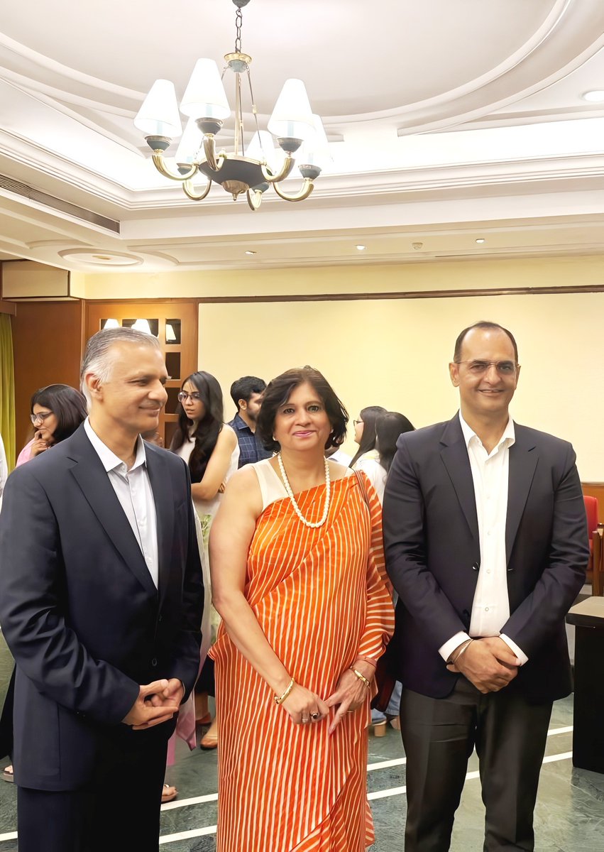 Delighted to welcome Prof Sachin Kumar Sharma (Right) as the new Director General of <a href="/RIS_NewDelhi/">RIS</a> at a special reception. He succeeds Prof Sachin Chaturvedi (Left), now Vice Chancellor of @Nalanda_Univ., Rajgir. Wishing both great success!

<a href="/Sachin_Chat/">Sachin Chaturvedi</a> 

#PolicyResearch