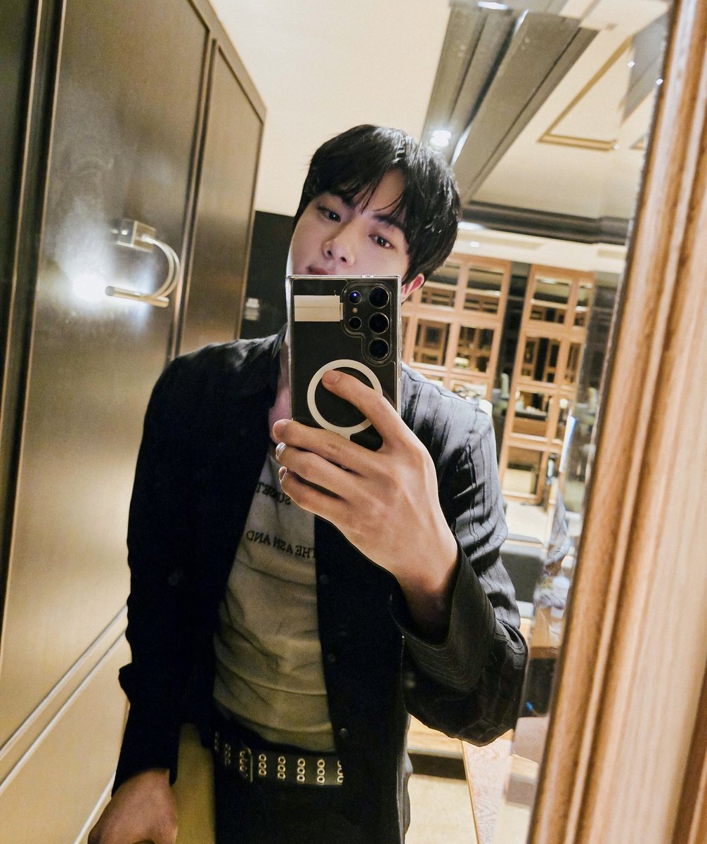 byoinge's tweet photo. 진님 왜 이런 달란트를 가졌지 https://t.co/HrbDYPVYaU