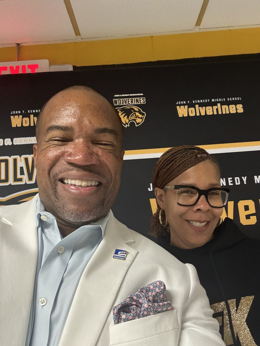 drjbg3's tweet image. So much great instruction going on @JFKWolverine!!! I love the focus on the kids and their mental health too! Great job Mrs. Woods!!! #SPSCreatesAchievers #WhereExcellenceIsRealized