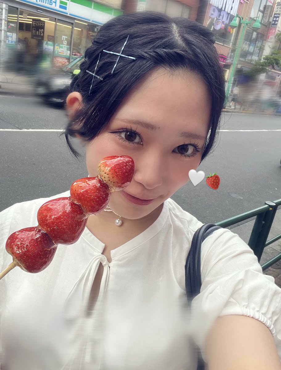 山内 梨瑚(SO.ON project Sapporo) (@2rc_io) on Twitter photo こんばんはー!🍓
先日、東京に行った時に食べたちょー大きくて美味しかったイチゴ飴🤭🩷
最近、札幌もプロフィールリレーに参加させてもらっています!🥹
札幌メンバーの魅力も、もっと知ってもらえたら嬉しいのでチェックお願いしますー!💟
ALT…💭笑 こんばんはー!🍓
先日、東京に行った時に食べたちょー大きくて美味しかったイチゴ飴🤭🩷
最近、札幌もプロフィールリレーに参加させてもらっています!🥹
札幌メンバーの魅力も、もっと知ってもらえたら嬉しいのでチェックお願いしますー!💟
ALT…💭笑