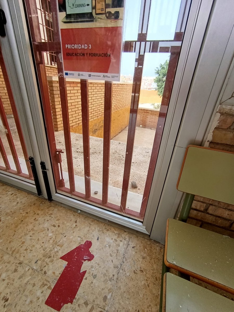 Mikel (@mikelhm) on Twitter photo Así ha amanecido el Ceip Los Millares. Que vergüenza.
<a href="/lavozdealmeria/">La Voz de Almería</a> <a href="/DiarioDAlmeria/">Diario de Almería</a> <a href="/ideal_almeria/">ideal_almeria</a> Así ha amanecido el Ceip Los Millares. Que vergüenza.
<a href="/lavozdealmeria/">La Voz de Almería</a> <a href="/DiarioDAlmeria/">Diario de Almería</a> <a href="/ideal_almeria/">ideal_almeria</a>