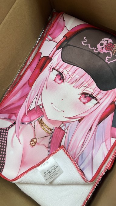 マフラータオル届きました!BOOTH倉庫到着後2週間以降発送です!アクスタも届くのですが家を空けるため写真は数日お待ちください!
The scarf towel has arrived and will be shipped after 2 weeks from the time it arrives at the BOOTH warehouse.
 The acrylic stand will also arrive soon but I 