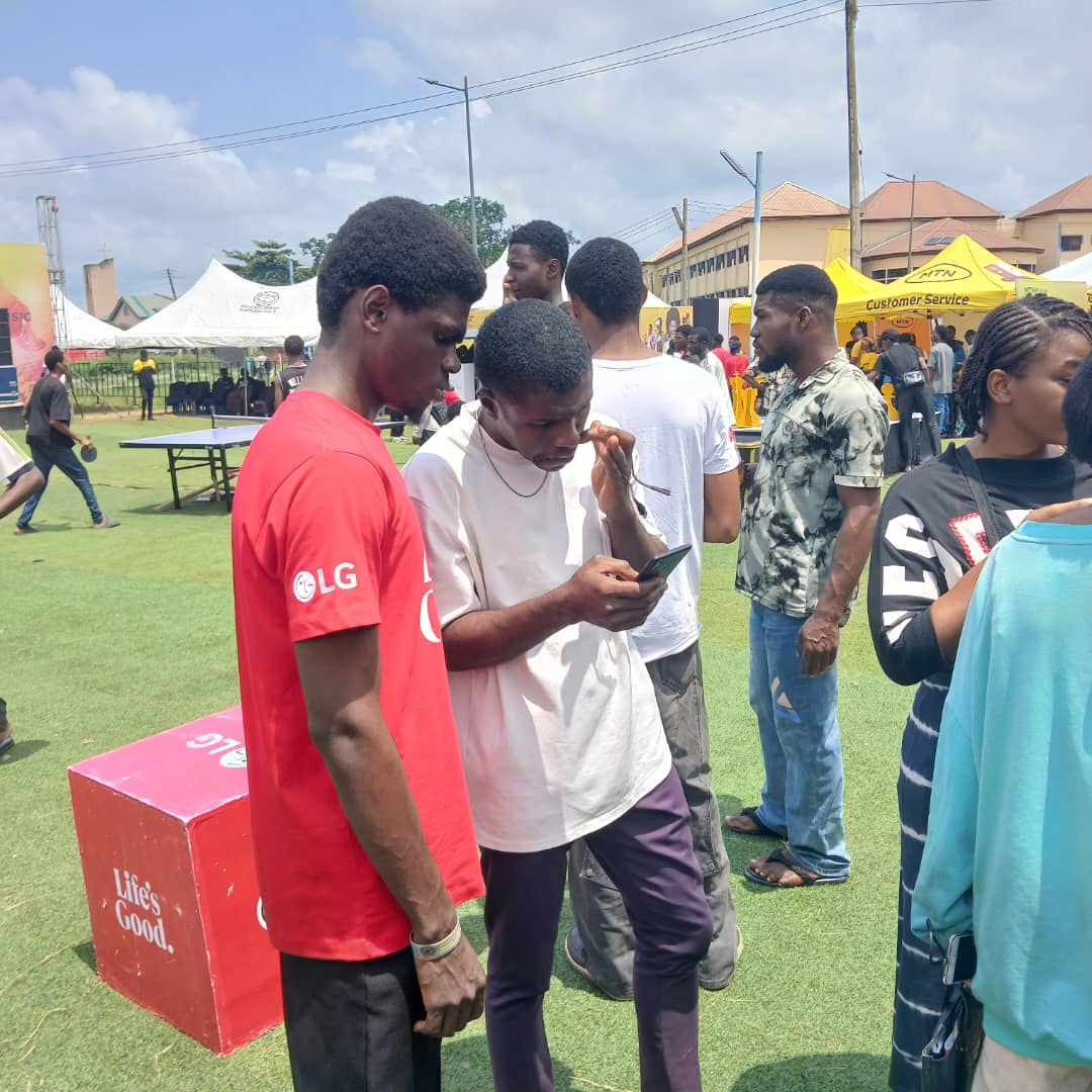 LGAfrica1's tweet photo. Day 2 of the LG x MTN Go Mad on Campus and the vibes are still a 💯.
If you are live at the event, drop a ♥️
#GoMadonCampus #campusvibes #LifewithLG https://t.co/MFyzHHSf4V