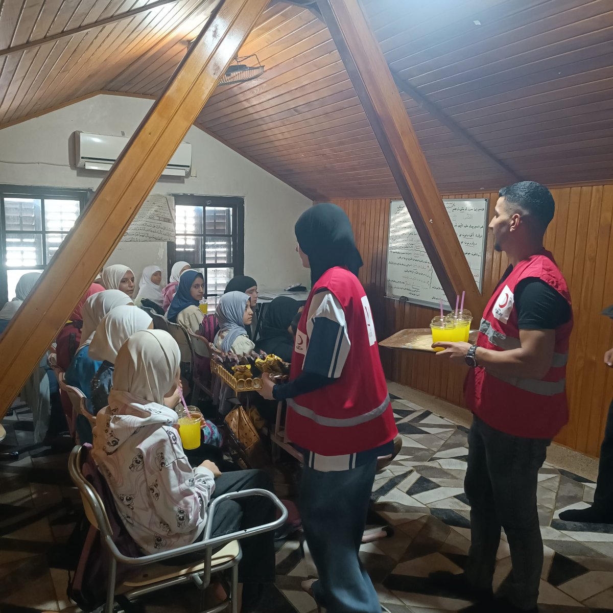 Her çocuğun gülümsemesinde umut var: bizde bu umudu büyütmek için sahalardayız🌙🎈
#Akdeniz
#kizilay 
<a href="/Kizilay/">Türk Kızılay</a> 
<a href="/FatmaMericYlmaz/">Prof. Dr. Fatma Meriç Yılmaz</a> 
<a href="/nurdaldurmus/">Nurdal Durmuş</a>