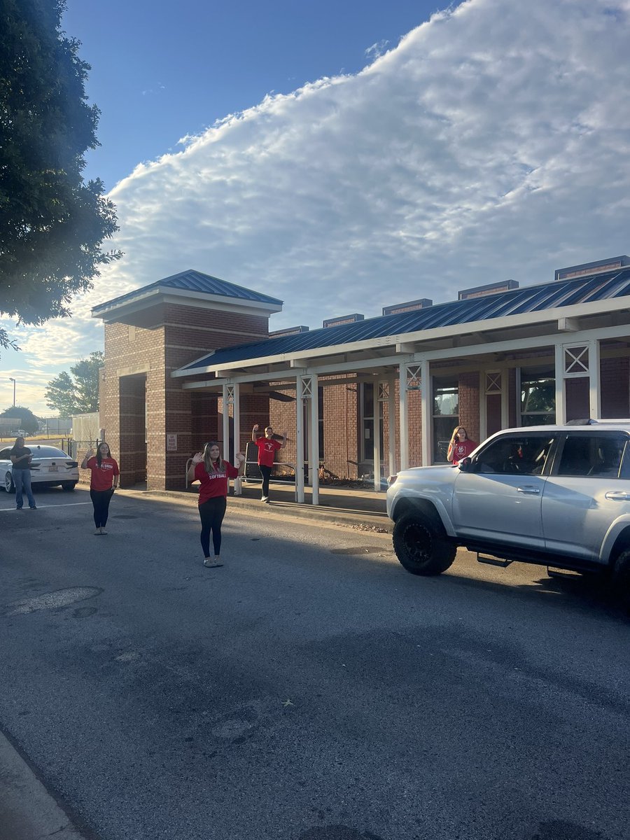 What a great way to start the morning! We ❤️ our little Trojans! ❤️🖤⚔️