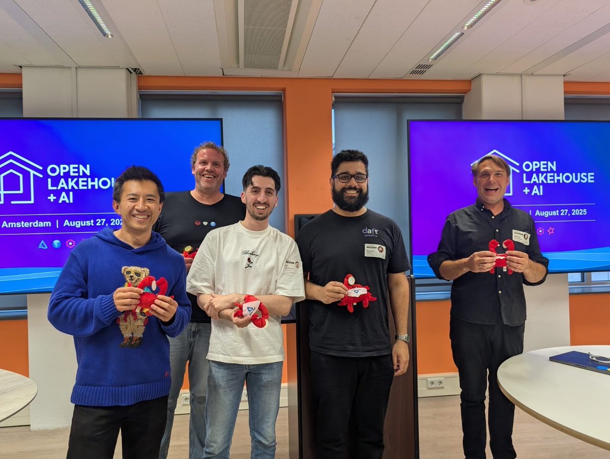 DeltaLakeOSS's tweet image. The first-ever Open Lakehouse + AI Meetup in Amsterdam was a huge success! 🙌🇳🇱 

The evening brought together the open source and data engineering community to explore the latest advancements in open lakehouse and AI architectures. 🚀 

Attendees connected over innovative talks…