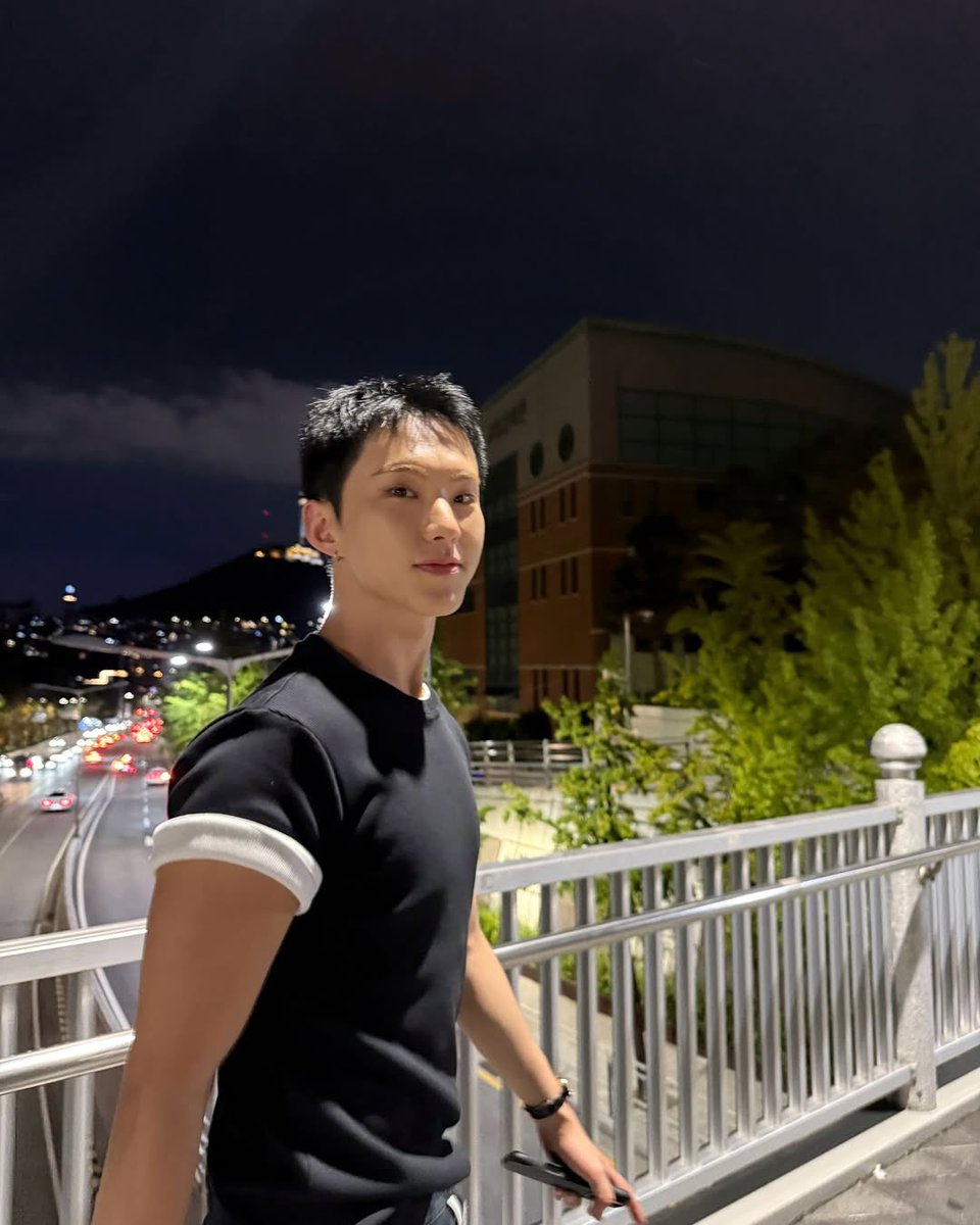 letstalkaboutKR's tweet image. กะรัตปักหมุดรัวๆเลยค่า ✨ตามรอย โฮชิ #SEVENTEEN ไปถ่ายรูปวิวนัมซานทาวเวอร์สวยๆๆกัน!
ที่นี่ก็คือสะพานลอยประธานพัค Itaewon Class นั่นเอง อยู่ตรงสถานี Noksapyeong มาตอนไหนก็สวยตลอด แต่ละช่วงฤดูสวยคนละแบบ สวยทั้งกลางวันและกลางคืน ดีงามมากๆๆ ปักหมุดจดลงลิสต์รัวๆๆค่า~…