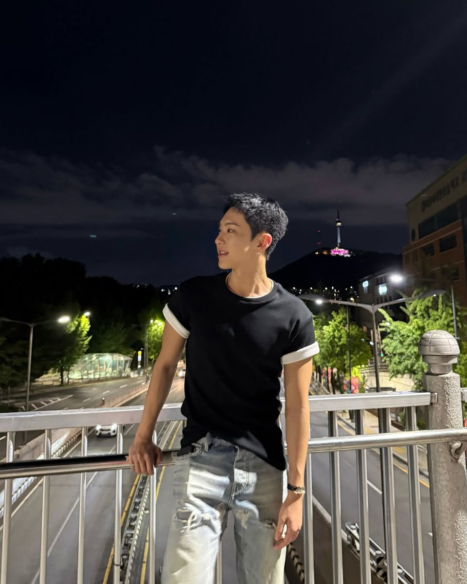 letstalkaboutKR's tweet image. กะรัตปักหมุดรัวๆเลยค่า ✨ตามรอย โฮชิ #SEVENTEEN ไปถ่ายรูปวิวนัมซานทาวเวอร์สวยๆๆกัน!
ที่นี่ก็คือสะพานลอยประธานพัค Itaewon Class นั่นเอง อยู่ตรงสถานี Noksapyeong มาตอนไหนก็สวยตลอด แต่ละช่วงฤดูสวยคนละแบบ สวยทั้งกลางวันและกลางคืน ดีงามมากๆๆ ปักหมุดจดลงลิสต์รัวๆๆค่า~…