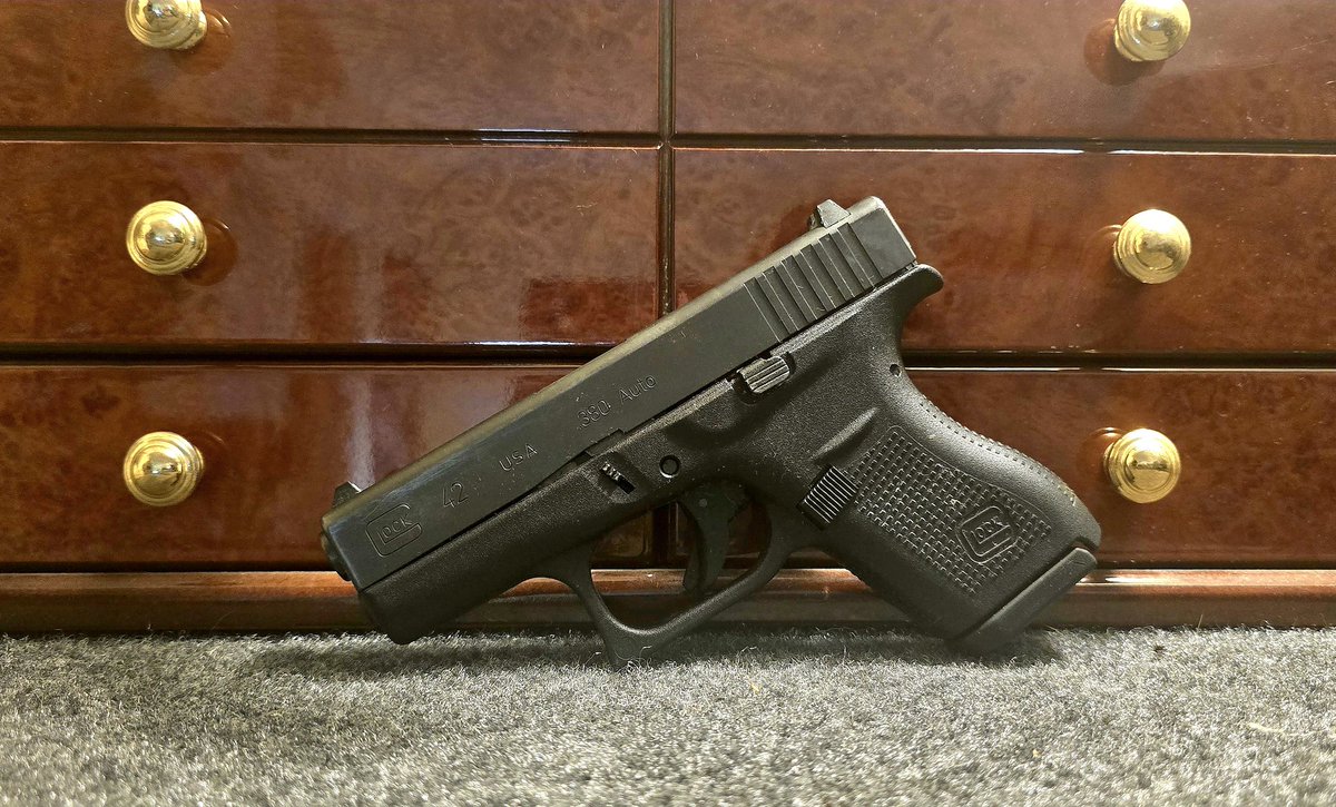 schmerdley's tweet image. Today&apos;s piece, the Glock no one wanted, but everyone has...  The lil fella. 

Glock 42
#glock @GLOCKInc #pewpew