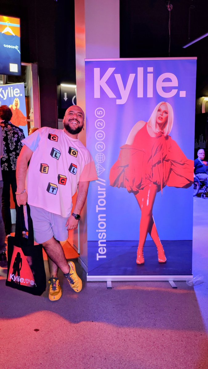ferniebuns's tweet photo. @kminogues Nothing special but I was so happy! Amsterdam, Zurich and Bogota! https://t.co/8yrucwnJv9