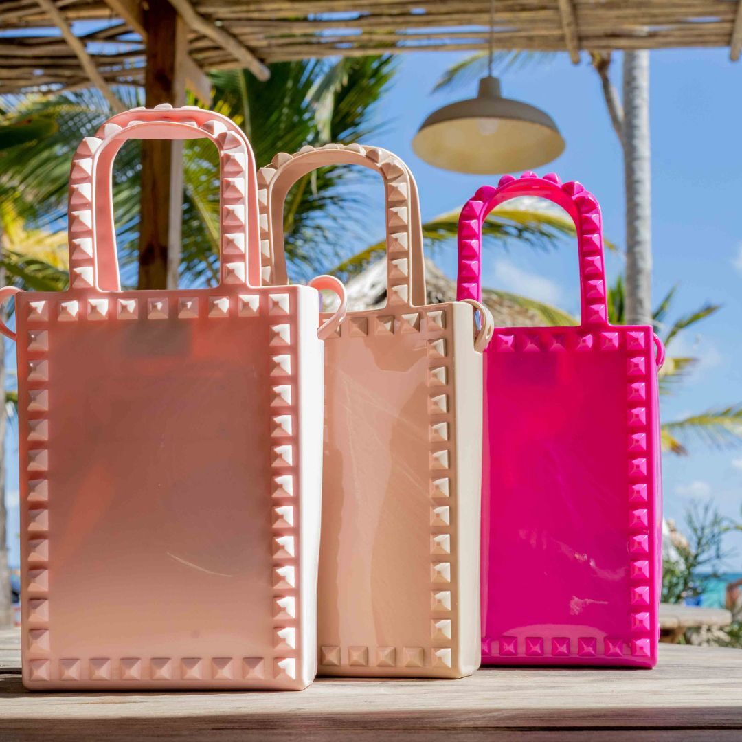 carmensolitaly's tweet image. Sustainable never looked so stylish. Carmen Sol jelly bags bring Italian flair to your vacay. #CarmenSol #FashionForThePlanet #BeachChic #CuteBags