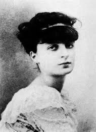 🌿Je ne veux plus aimer que les quatre saisons
      Qui sont toute la joie et toute l’innocence ;
      Nature, rendez-nous les matins de l’enfance…

Anna de Noailles / Le cœur innombrable