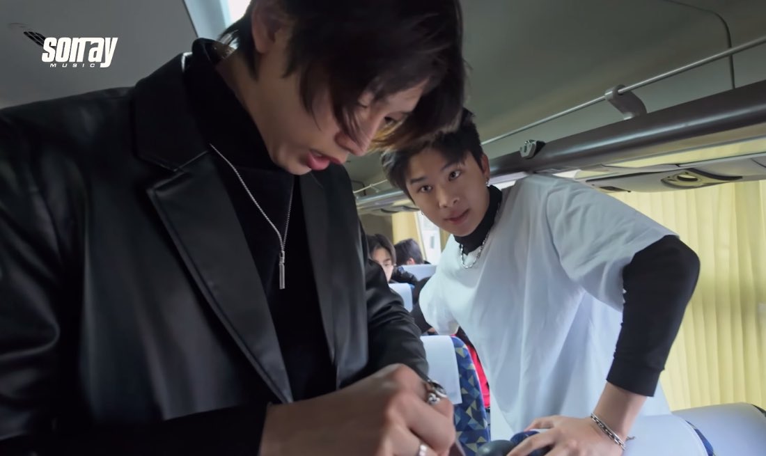 อยากบ้าอะ 
ตาย1 สายตา
ตาย2 จับแขน แตะหลัง
ตาย3 ผมอยากให้เฉย ๆ