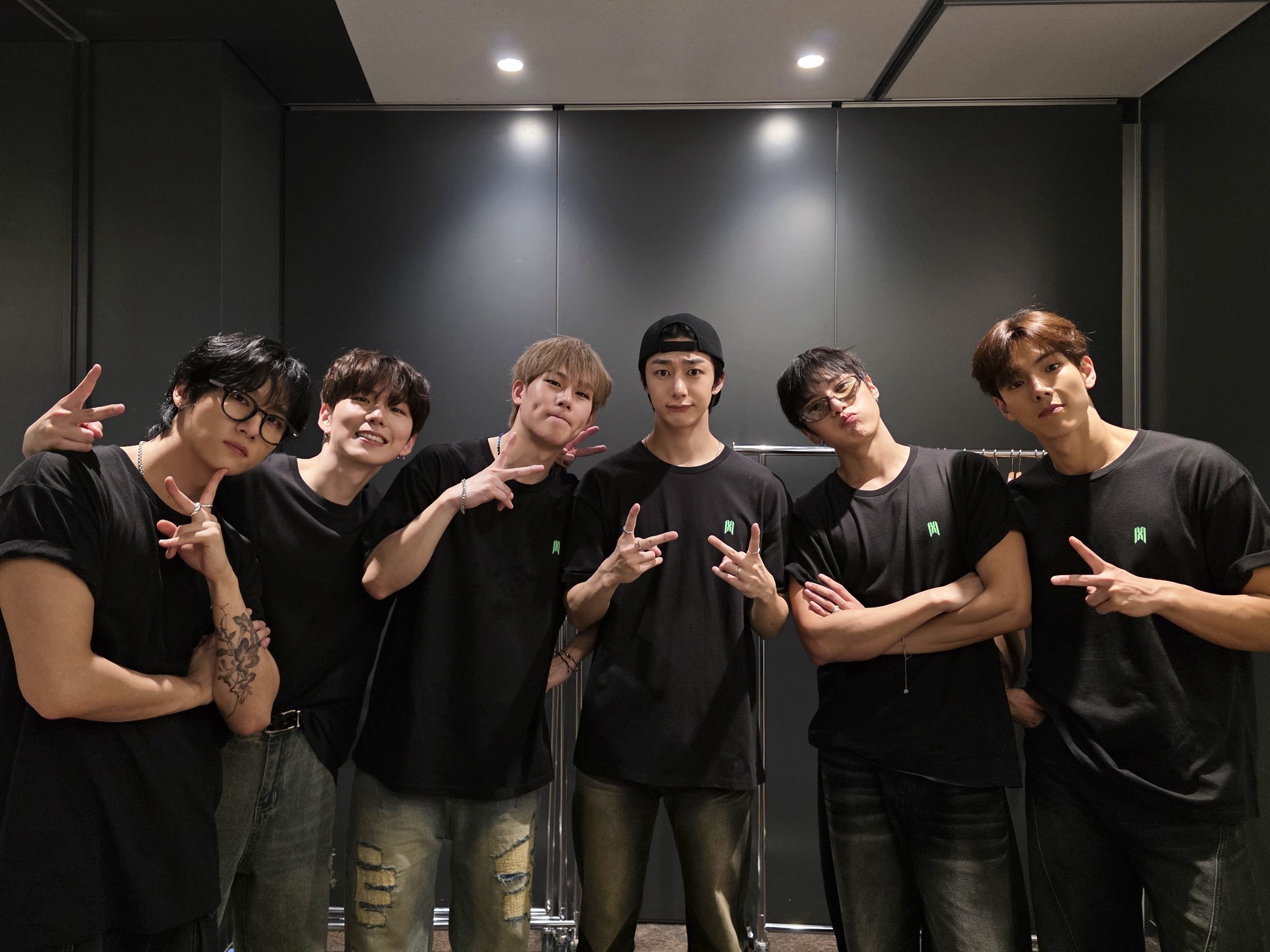 ⭐生チェキ付き⭐MONSTA X⭐モネク⭐
韓国盤KPOP⭐IDOL モンスタエックス - Search / X